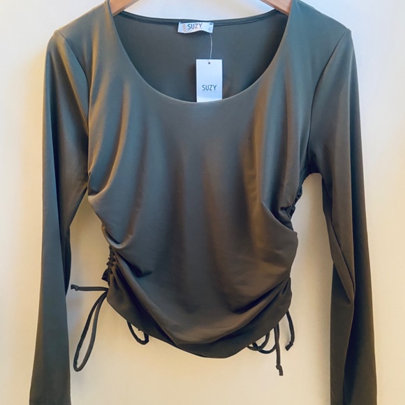 Long Sleeve Green Ruched Top - Picture 2 of 2